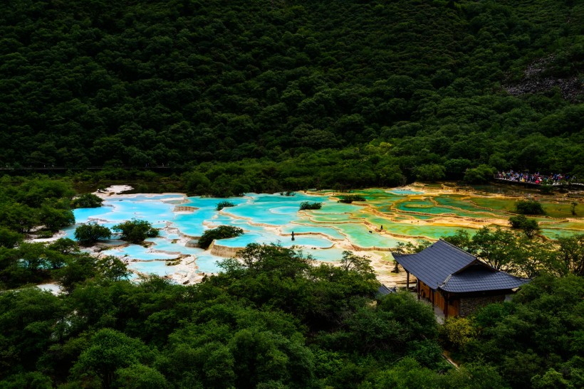 点击大图看下一张：四川黄龙风景图片