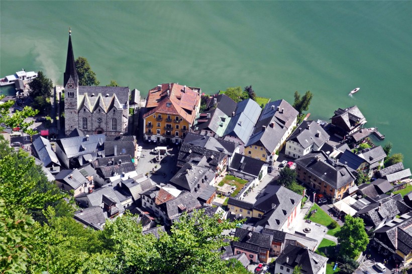 点击大图看下一张：奥地利哈尔施塔特小镇风景图片