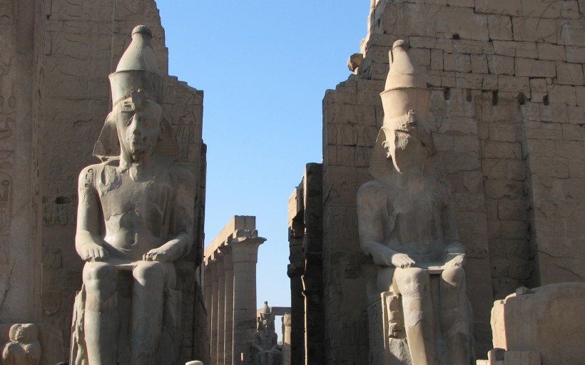 点击大图看下一张：埃及阿布辛贝神庙风景图片