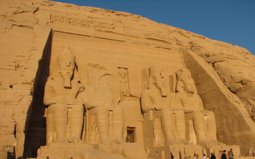 点击大图看下一张：埃及阿布辛贝神庙风景图片