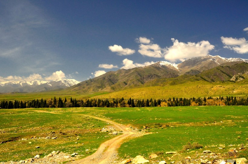 点击大图看下一张：新疆阿尔夏提风景图片