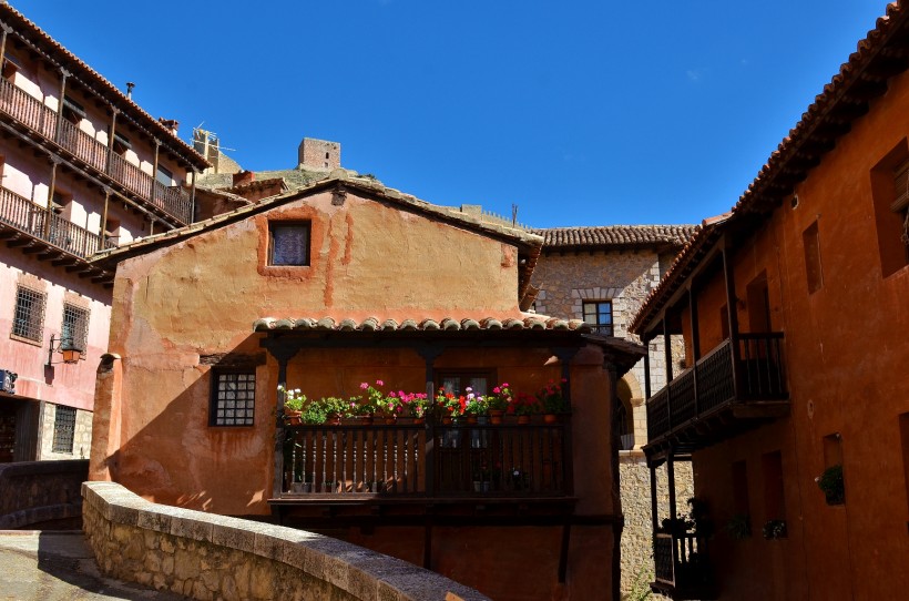 点击大图看下一张：西班牙小镇阿尔瓦拉辛风景图片