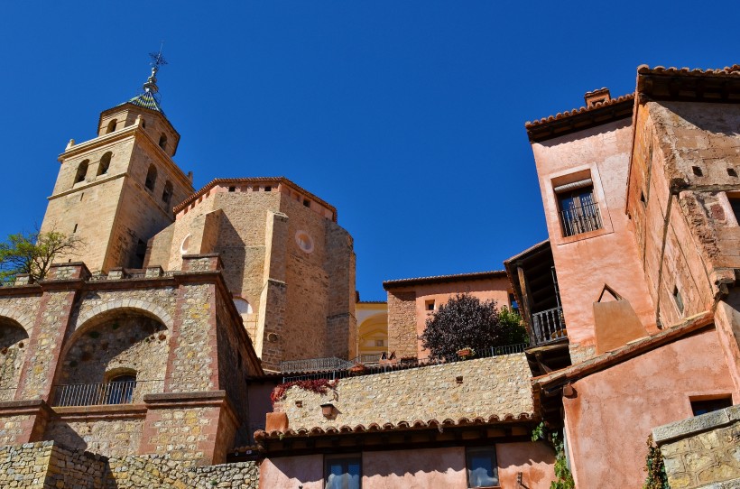 点击大图看下一张：西班牙小镇阿尔瓦拉辛风景图片