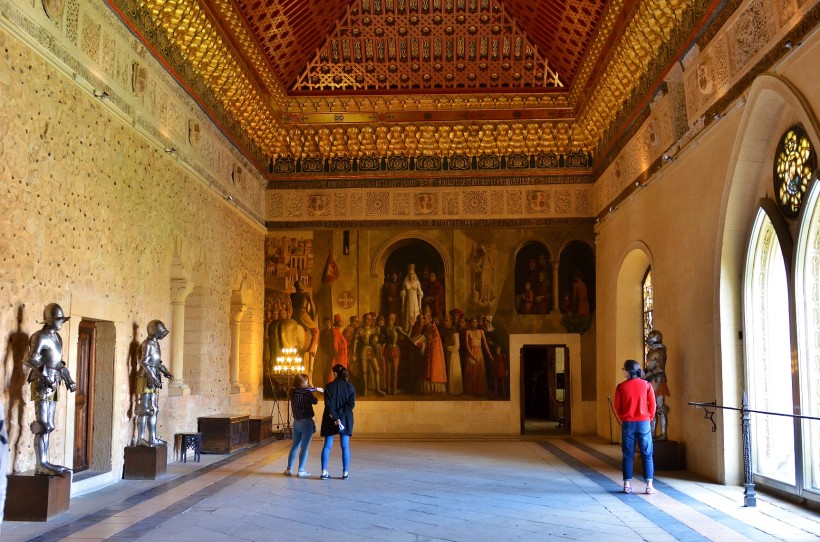 点击大图看下一张：西班牙塞哥维亚城堡图片