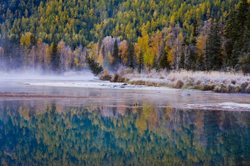 点击大图看下一张：新疆阿勒泰白湖图片