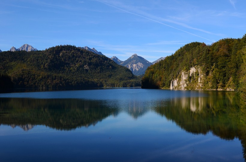 点击大图看下一张：德国阿尔卑斯山湖群风景图片