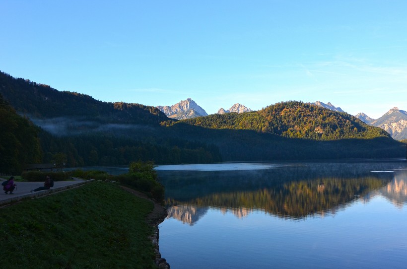 点击大图看下一张：德国阿尔卑斯山湖群风景图片