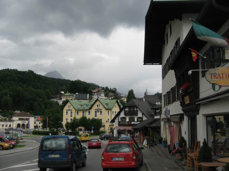 点击大图看下一张：阿尔卑斯山山中小镇风景图片