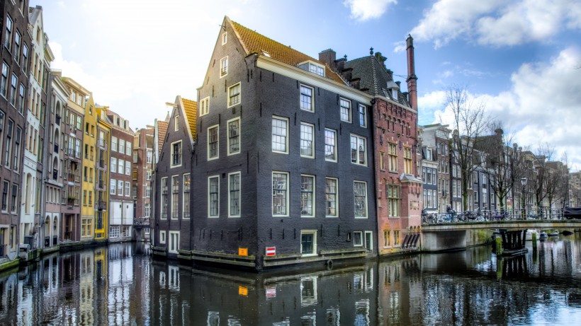 点击大图看下一张：荷兰首都阿姆斯特丹风景图片