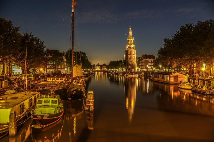 点击大图看下一张：荷兰阿姆斯特丹夜景图片