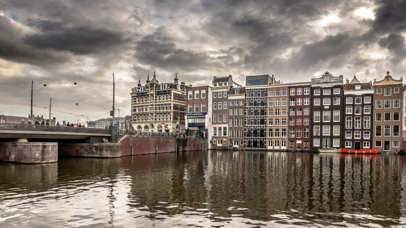 点击大图看下一张：荷兰首都阿姆斯特丹风景图片