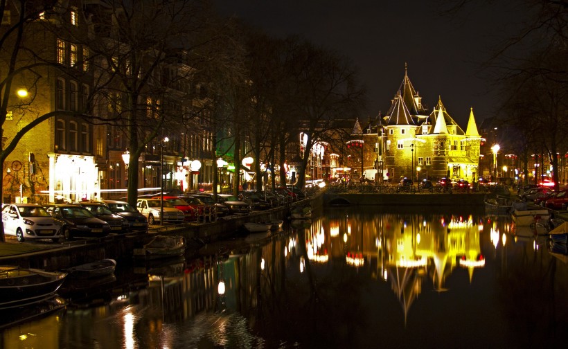 点击大图看下一张：荷兰阿姆斯特丹夜景图片
