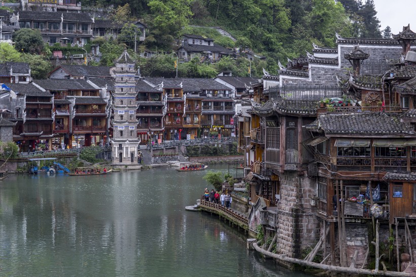 点击大图看下一张：湖南凤凰古城风景图片