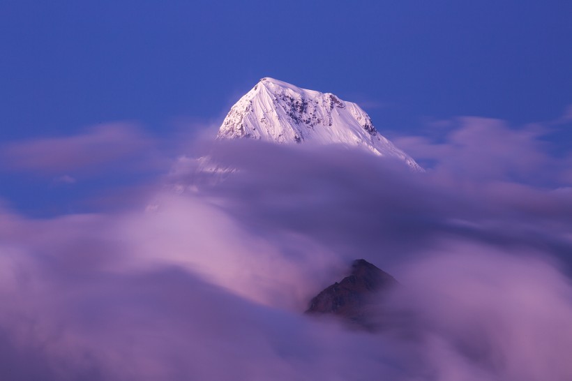 点击大图看下一张：尼泊尔安纳布尔纳峰风景图片