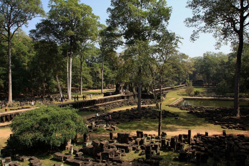 点击大图看下一张：柬埔寨巴本宫风景图片