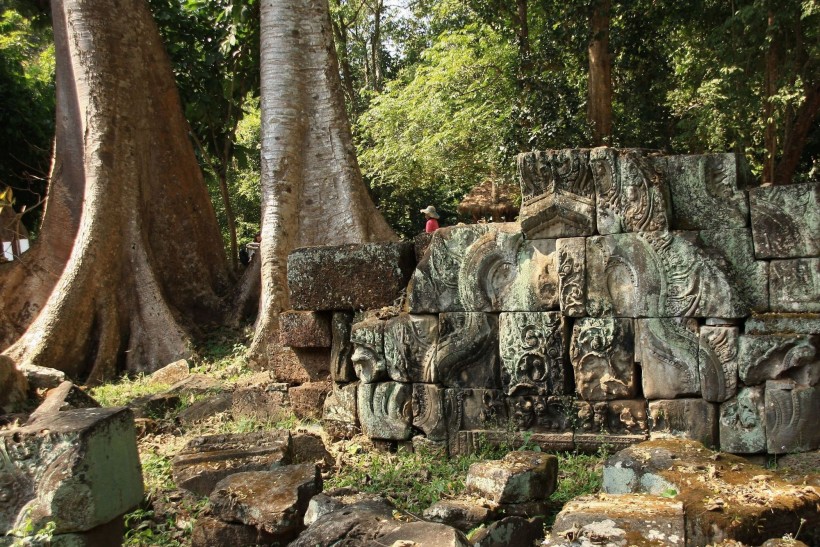 点击大图看下一张：柬埔寨巴本宫风景图片