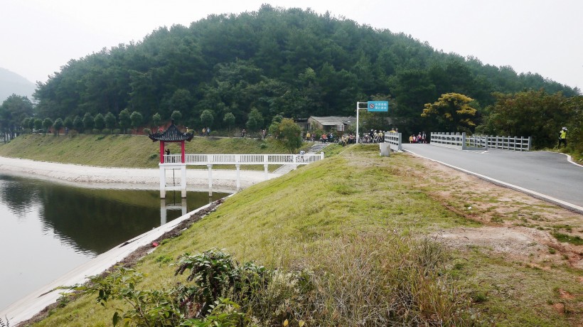 点击大图看下一张：湖北武汉江夏八分山水库风景图片
