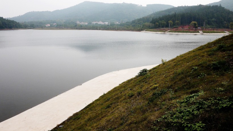 点击大图看下一张：湖北武汉江夏八分山水库风景图片