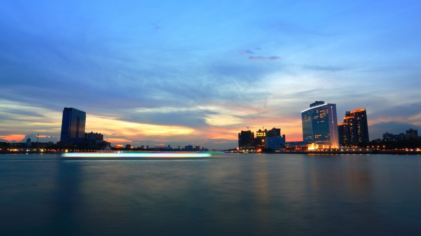 点击大图看下一张：广州白鹅潭晚霞风景图片
