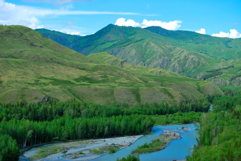 点击大图看下一张：新疆白哈巴风景图片