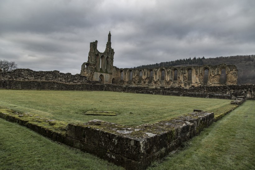 点击大图看下一张：英国拜兰修道院风景图片