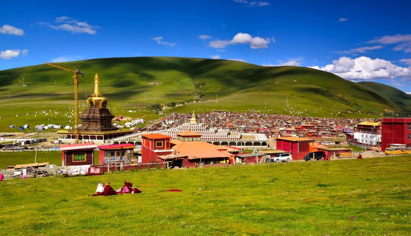 点击大图看下一张：西藏白玉亚青寺风景图片