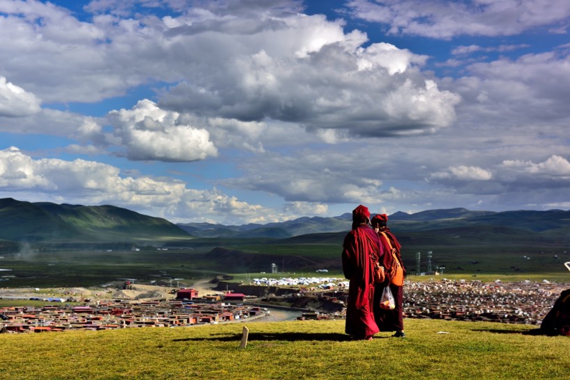 点击大图看下一张：西藏白玉亚青寺风景图片