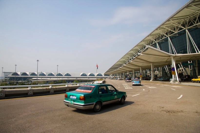 点击大图看下一张：广州白云机场图片