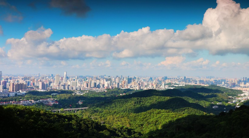 点击大图看下一张：夏日广州白云山风景图片
