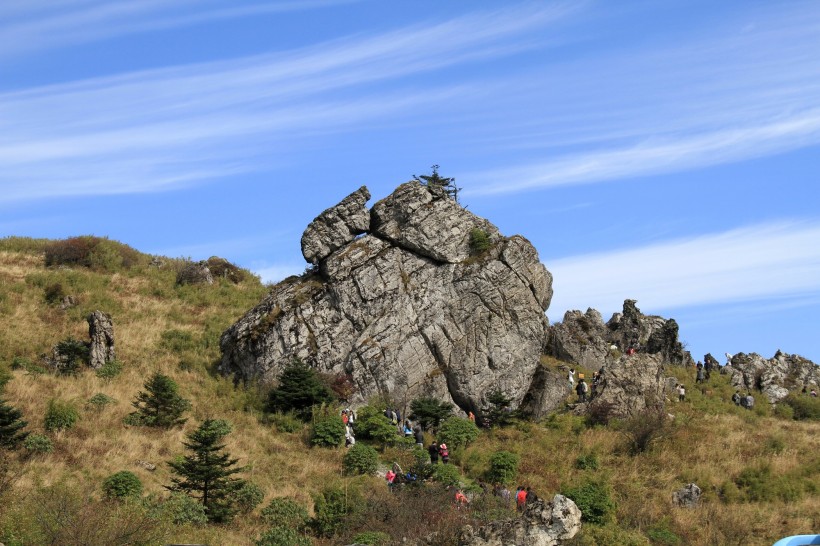 点击大图看下一张：湖北神农架板壁岩风景图片