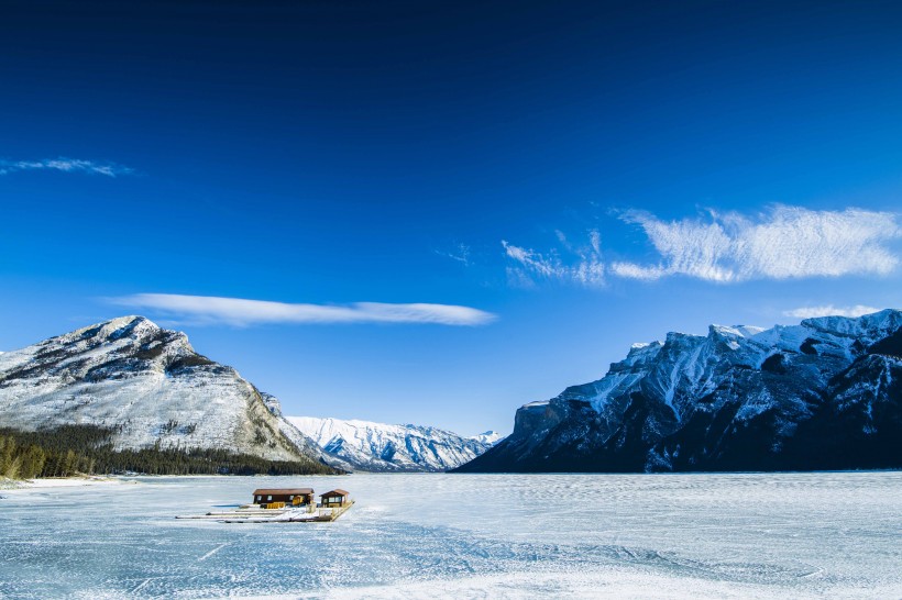 点击大图看下一张：加拿大班芙小镇冬季景色图片