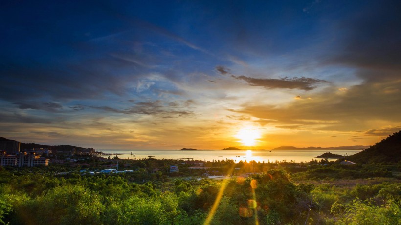 点击大图看下一张：海南三亚半山半岛风景图片
