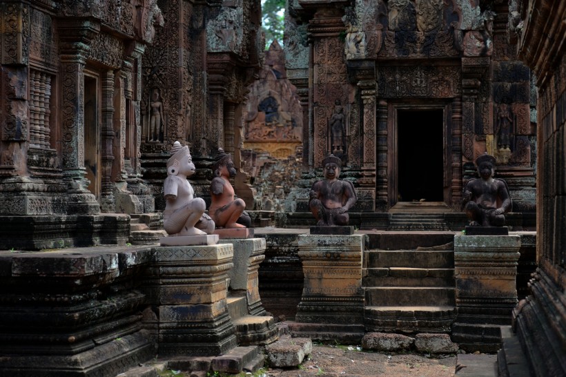 点击大图看下一张：柬埔寨女王宫风景图片