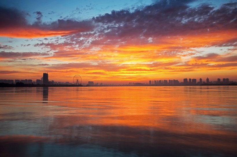 点击大图看下一张：江苏无锡宝界公园夕阳风景图片