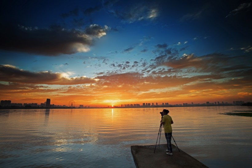 点击大图看下一张：江苏无锡宝界公园夕阳风景图片