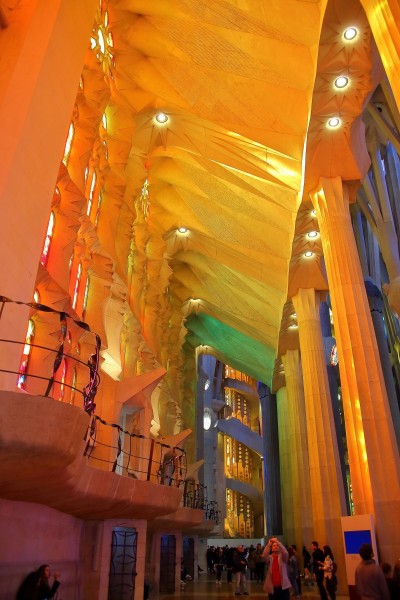 点击大图看下一张:西班牙巴塞罗那圣家族大教堂图片