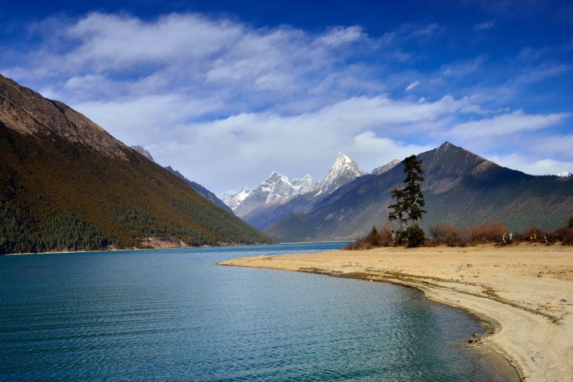点击大图看下一张：西藏巴松措风景图片