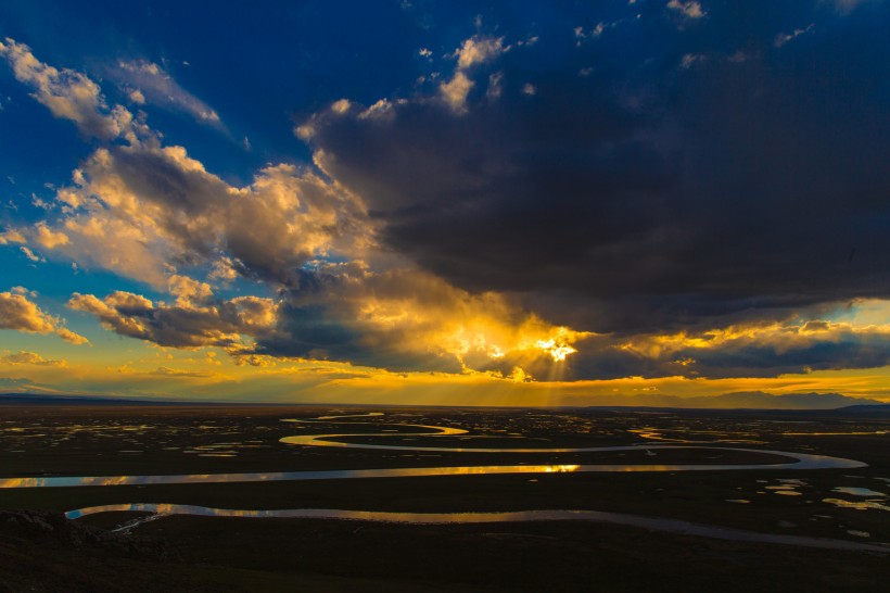 点击大图看下一张：新疆巴音布鲁克夕阳风景图片