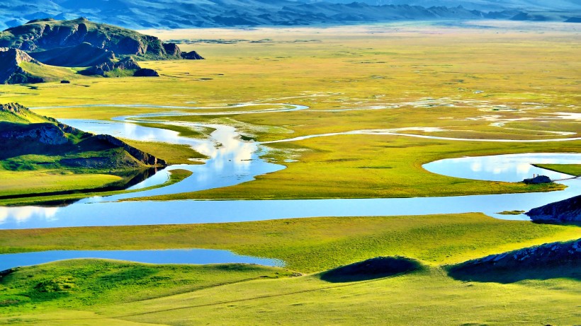 点击大图看下一张：新疆巴音布鲁克风景图片