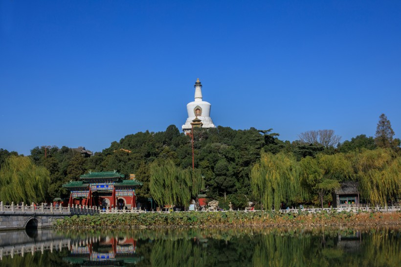 点击大图看下一张：北京北海公园风景图片