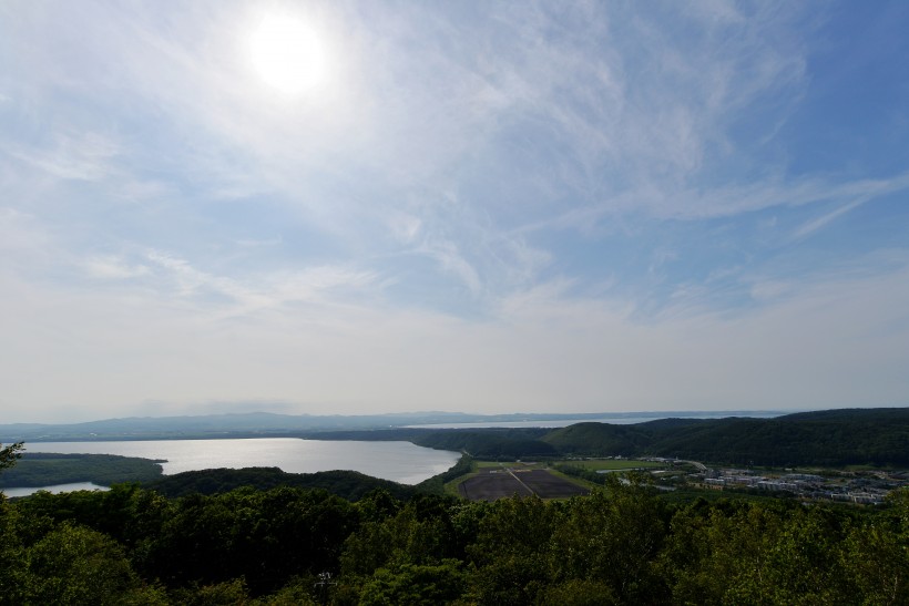 点击大图看下一张：日本北海道田野风景图片