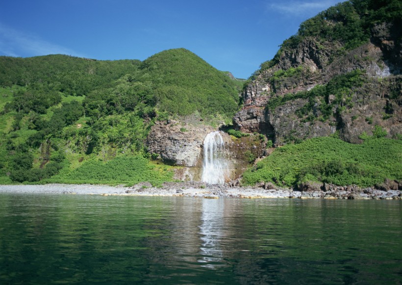 点击大图看下一张：北海道夏季风景图片