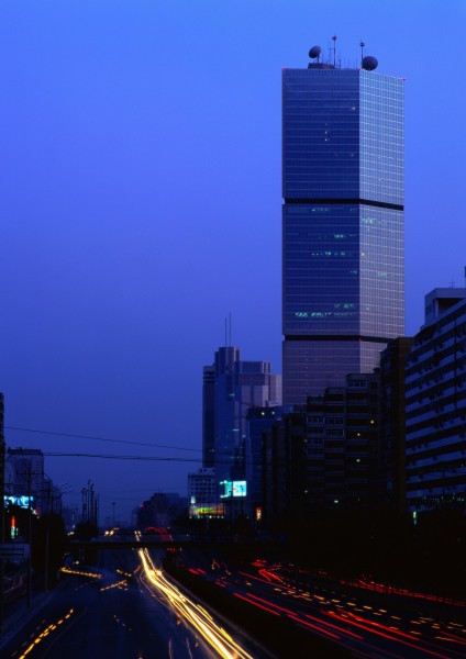 点击大图看下一张：北京绚丽夜景图片