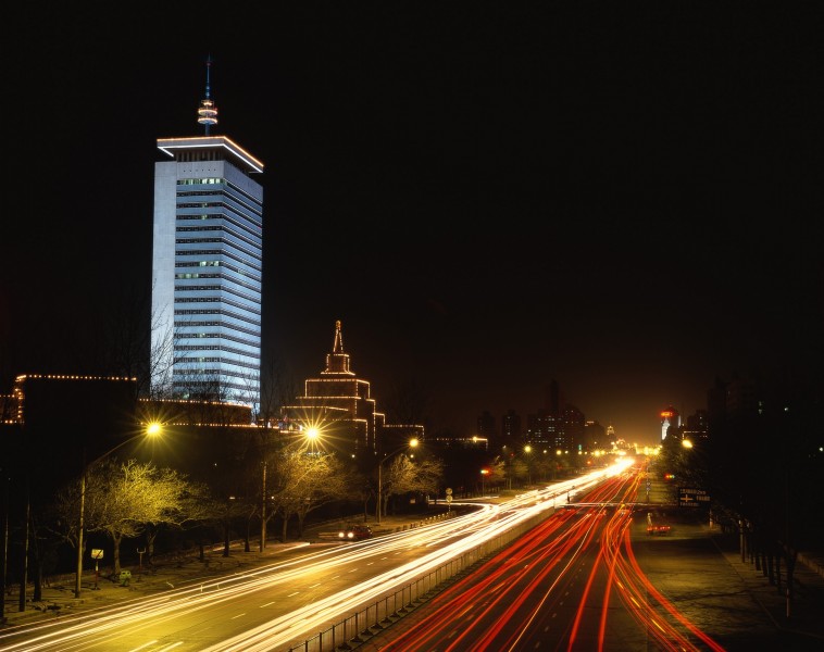点击大图看下一张：北京绚丽夜景图片