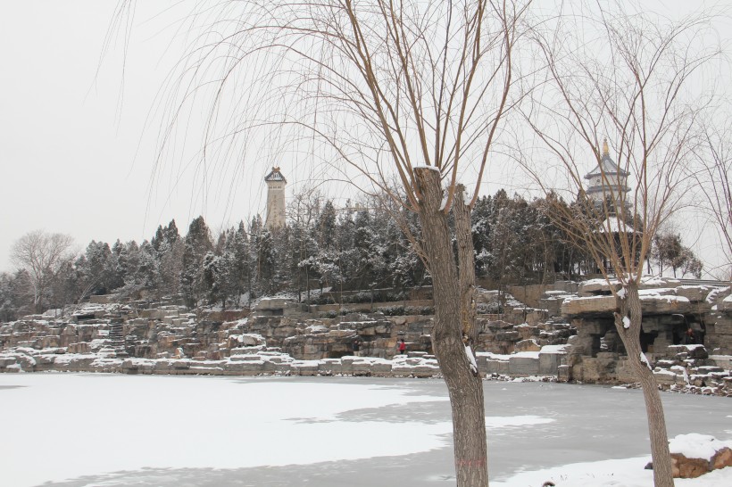 点击大图看下一张：天津北宁公园雪景图片