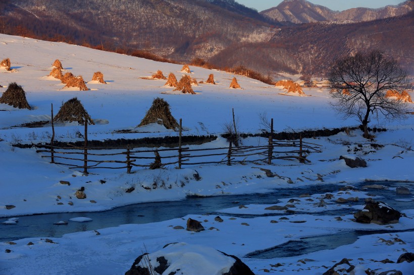 点击大图看下一张：辽宁本溪雪景图片