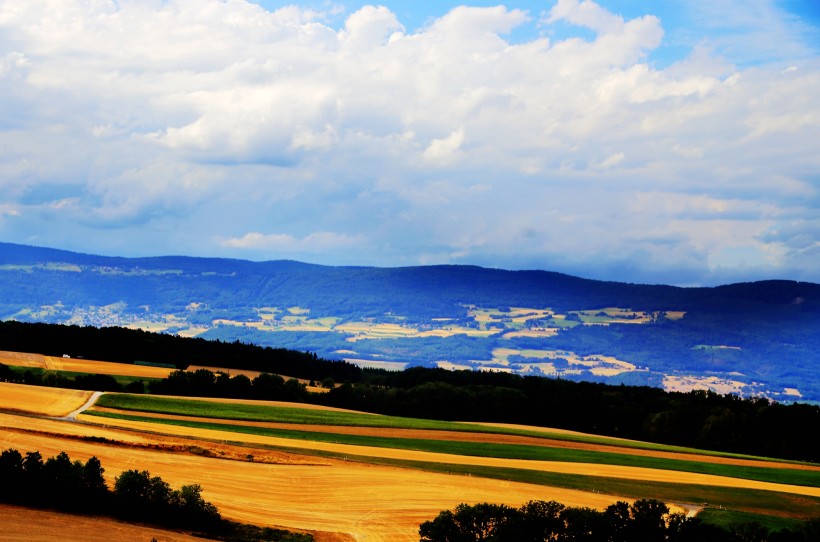 点击大图看下一张：瑞士伯尔尼田园风景图片