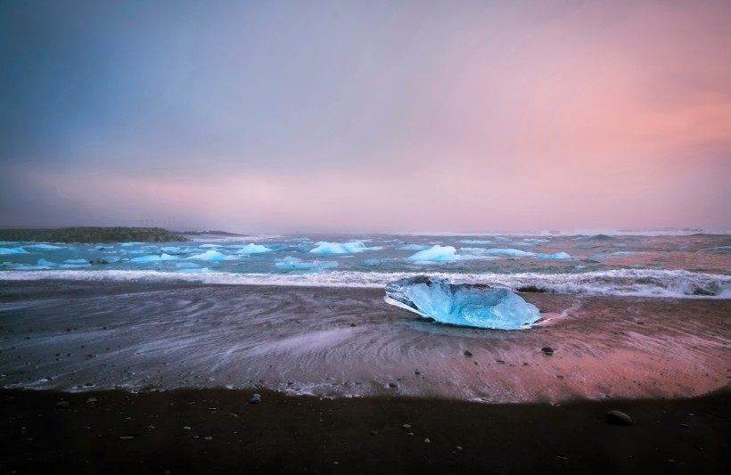 点击大图看下一张：北欧冰岛冰天雪地风景图片