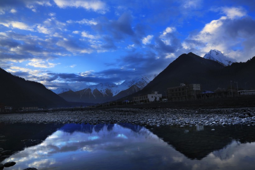 点击大图看下一张：西藏波密风景图片