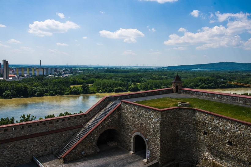 点击大图看下一张：斯洛伐克首都布拉迪斯拉发风景图片